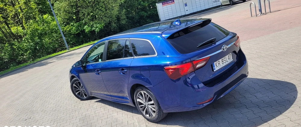 Toyota Avensis cena 69000 przebieg: 124000, rok produkcji 2017 z Kraków małe 79